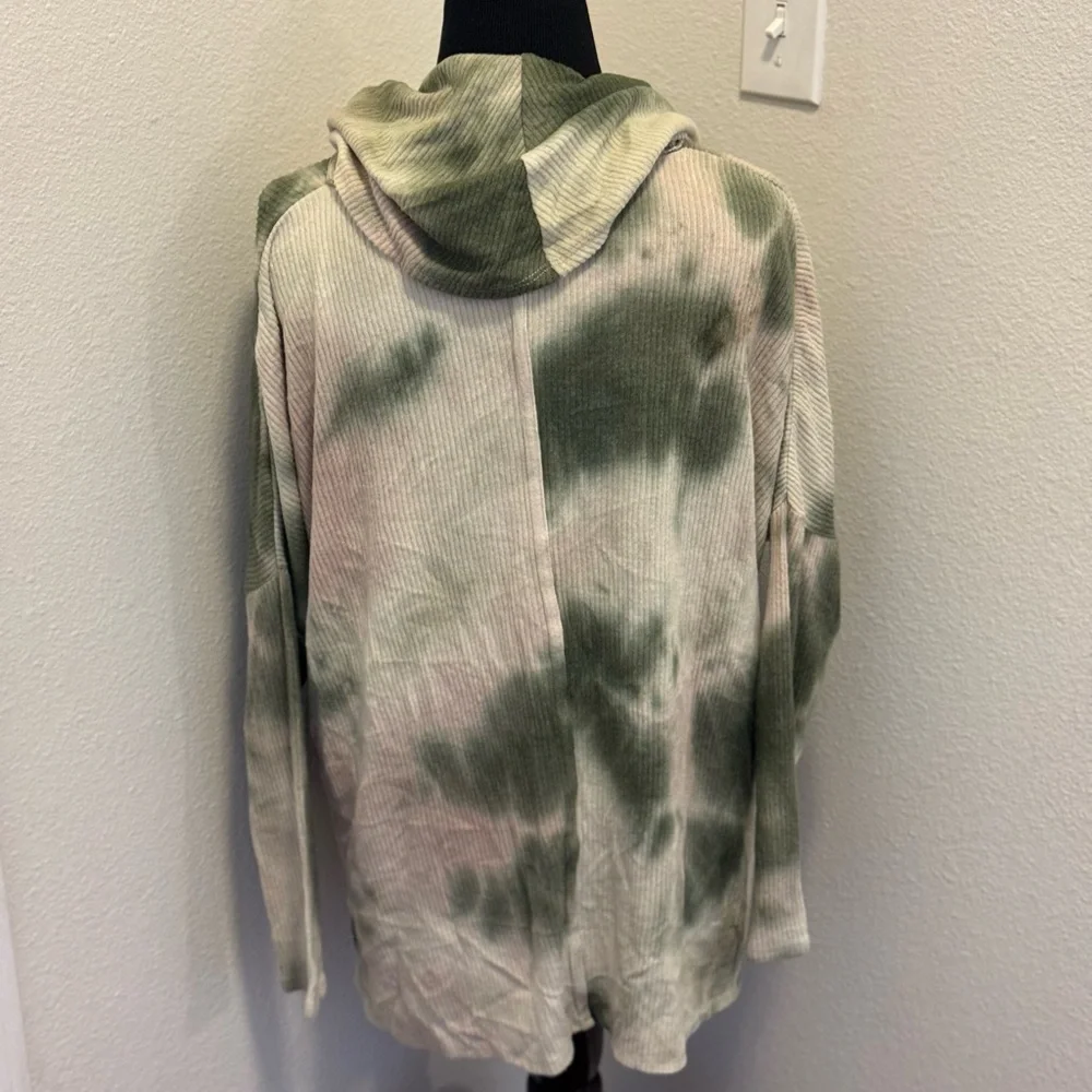 2 FOR $20 StatusChenault Oversized Cowl Neck Sweater Hi-Low Tie Dye Green XS NEW - Picture 7 of 11